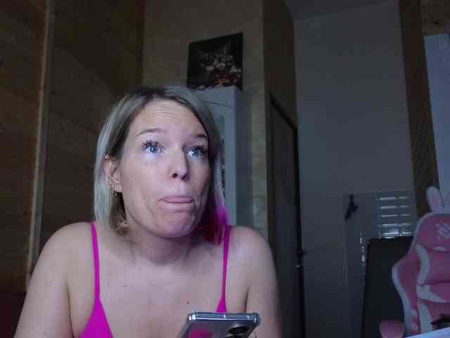Findom_Lady_Shine webcam