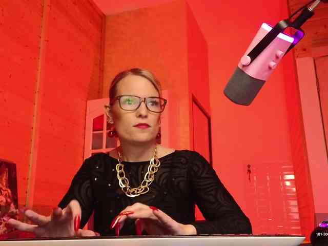 Findom_Lady_Shine webcam