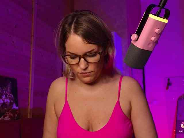 Findom_Lady_Shine webcam