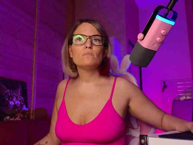 Findom_Lady_Shine webcam