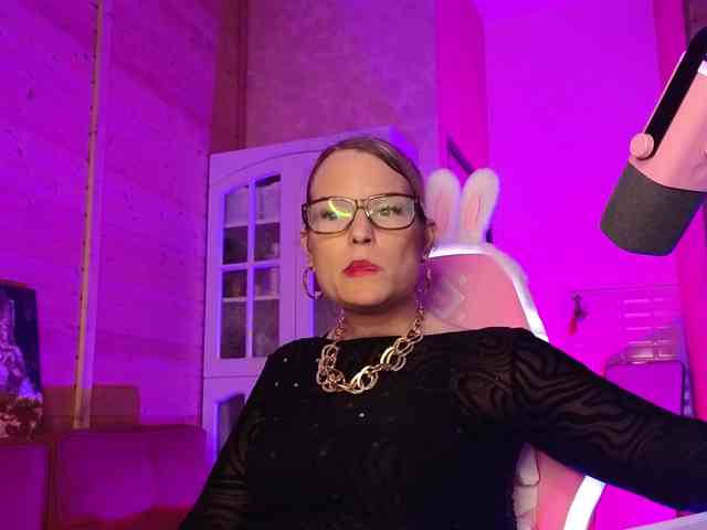 Findom_Lady_Shine webcam