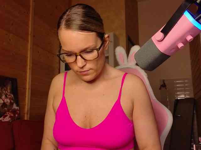 Findom_Lady_Shine webcam