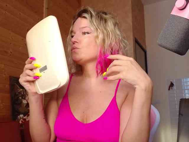 Findom_Lady_Shine webcam