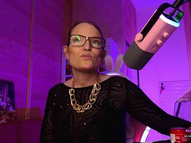 Findom_Lady_Shine webcam