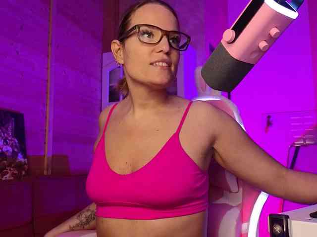 Findom_Lady_Shine webcam