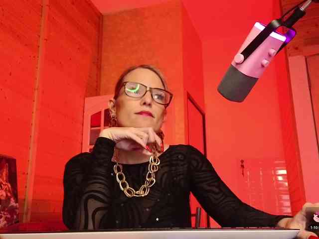 Findom_Lady_Shine webcam