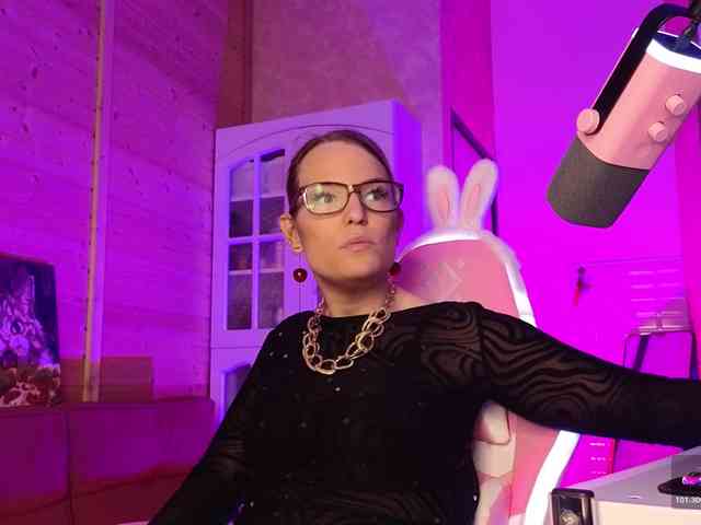 Findom_Lady_Shine webcam