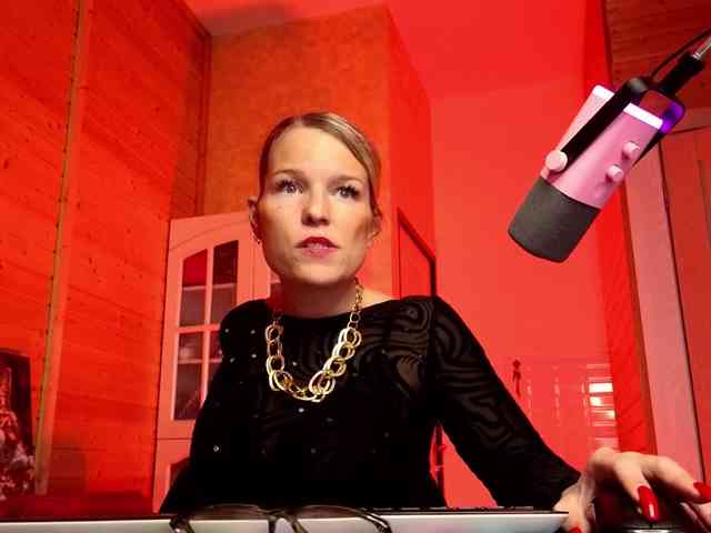 Findom_Lady_Shine webcam