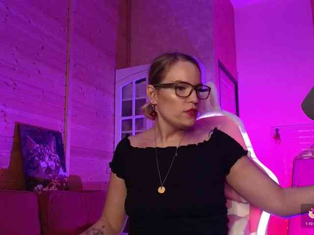 Findom_Lady_Shine webcam