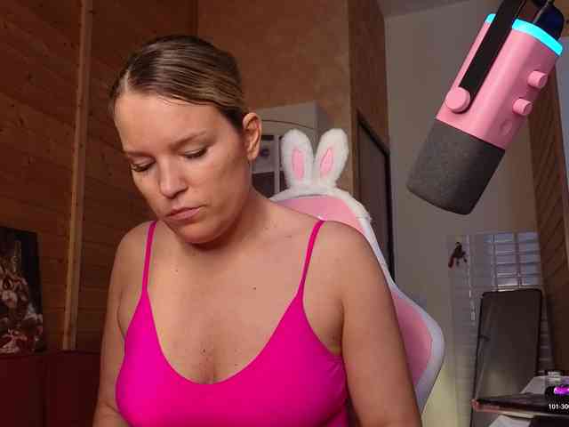 Findom_Lady_Shine webcam