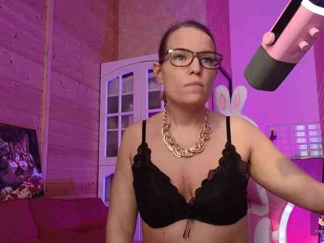 Findom_Lady_Shine webcam