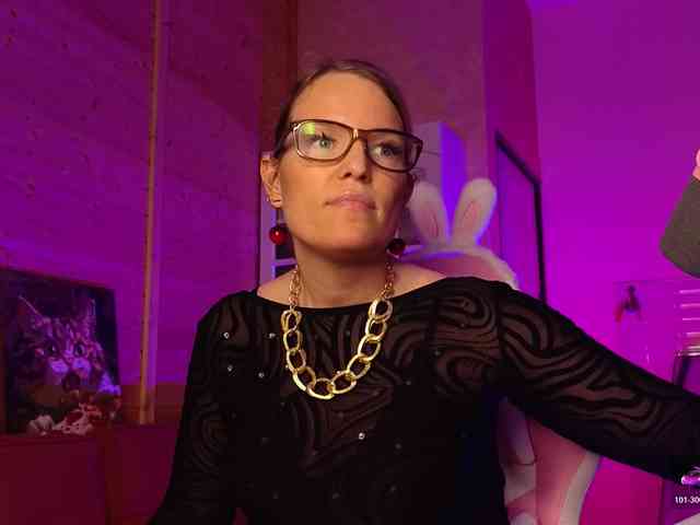Findom_Lady_Shine webcam