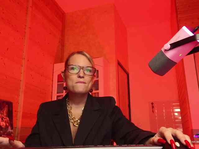 Findom_Lady_Shine webcam