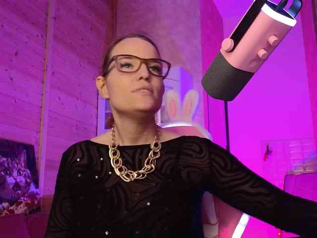 Findom_Lady_Shine webcam