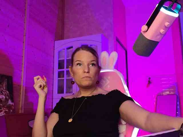 Findom_Lady_Shine
