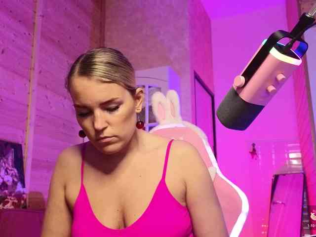Findom_Lady_Shine webcam