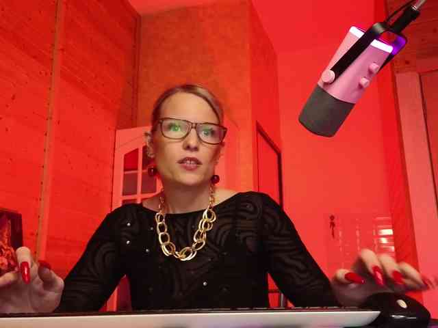 Findom_Lady_Shine webcam