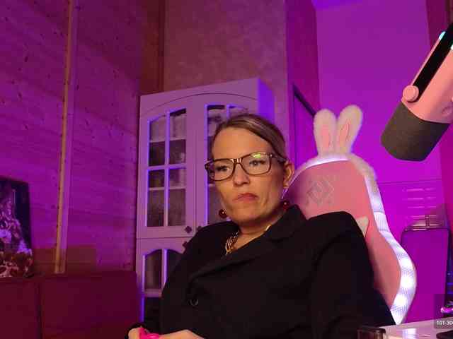 Findom_Lady_Shine webcam