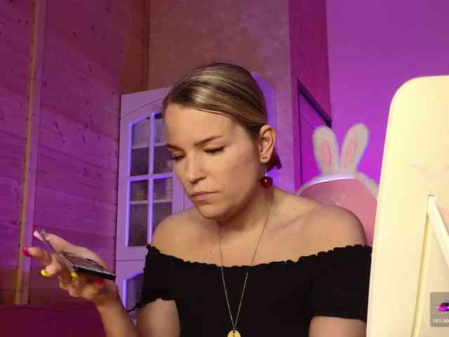 Findom_Lady_Shine webcam
