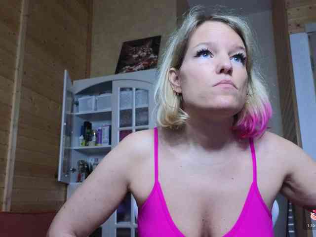 Findom_Lady_Shine webcam