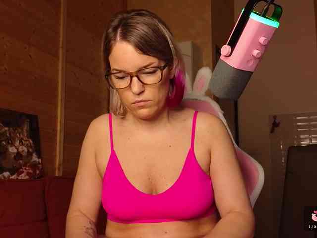 Findom_Lady_Shine webcam