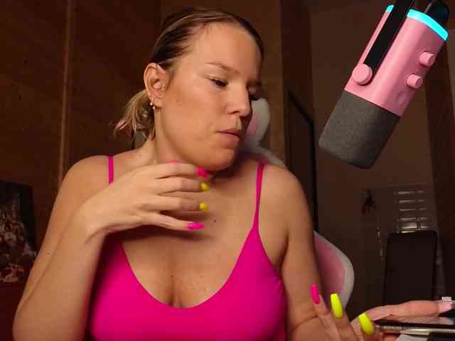 Findom_Lady_Shine webcam