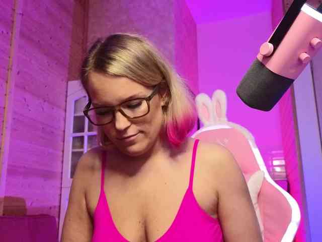 Findom_Lady_Shine webcam