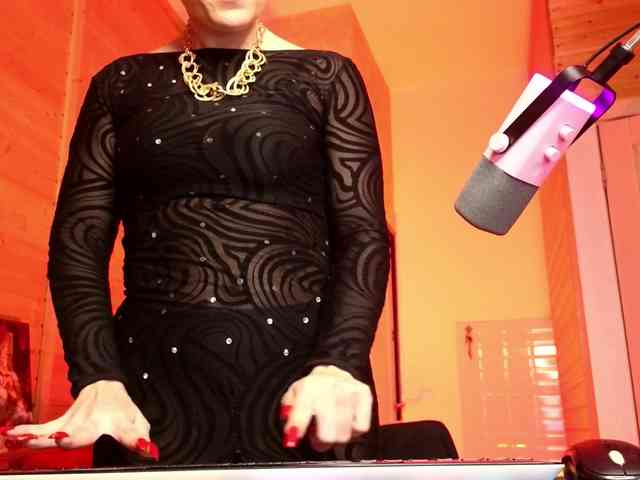 Findom_Lady_Shine webcam