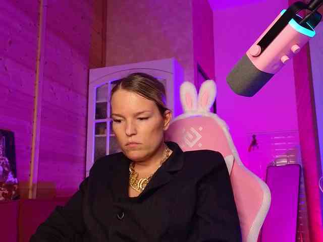 Findom_Lady_Shine webcam