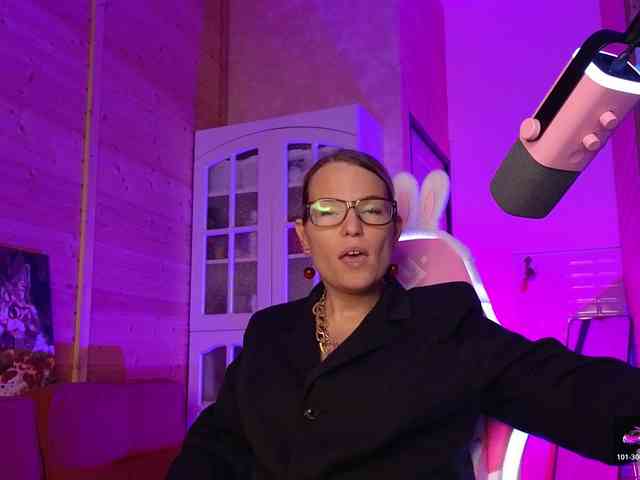 Findom_Lady_Shine webcam