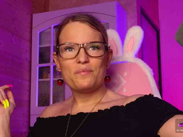 Findom_Lady_Shine webcam