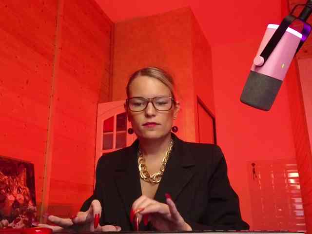 Findom_Lady_Shine webcam