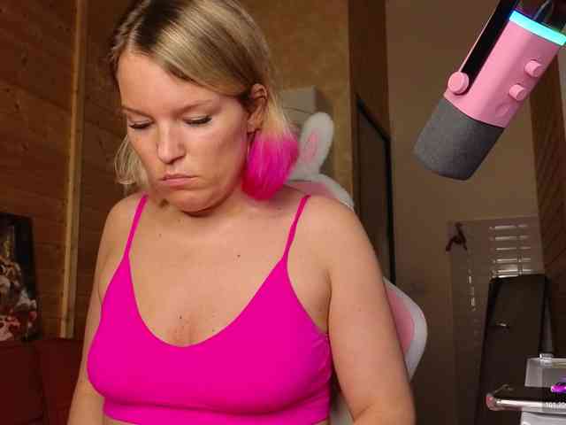 Findom_Lady_Shine webcam