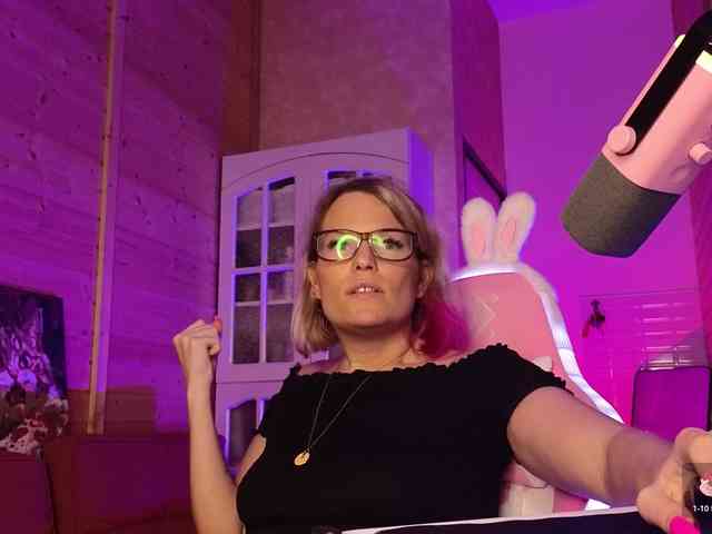 findom_lady_shine's live room
