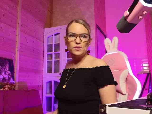 Findom_Lady_Shine webcam