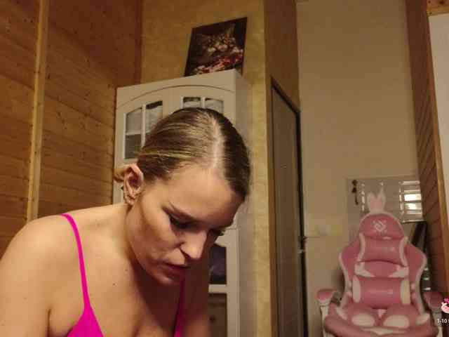 Findom_Lady_Shine webcam