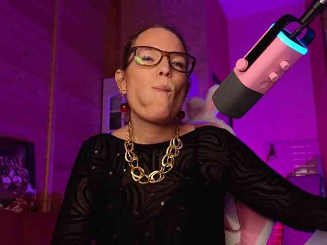 Findom_Lady_Shine webcam
