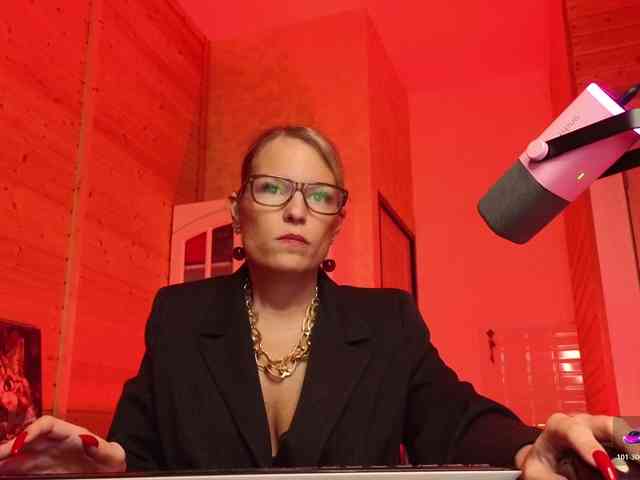 Findom_Lady_Shine webcam