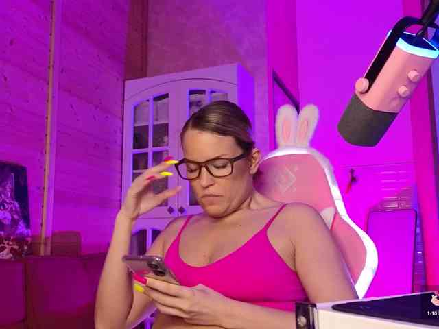 Findom_Lady_Shine webcam