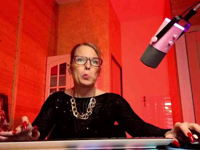 Findom_Lady_Shine webcam