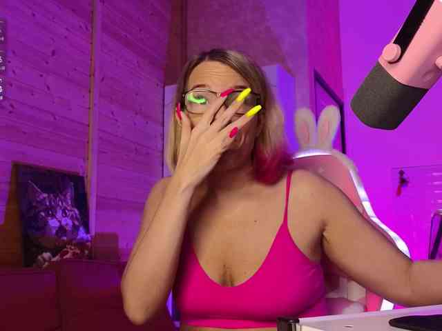 Findom_Lady_Shine webcam