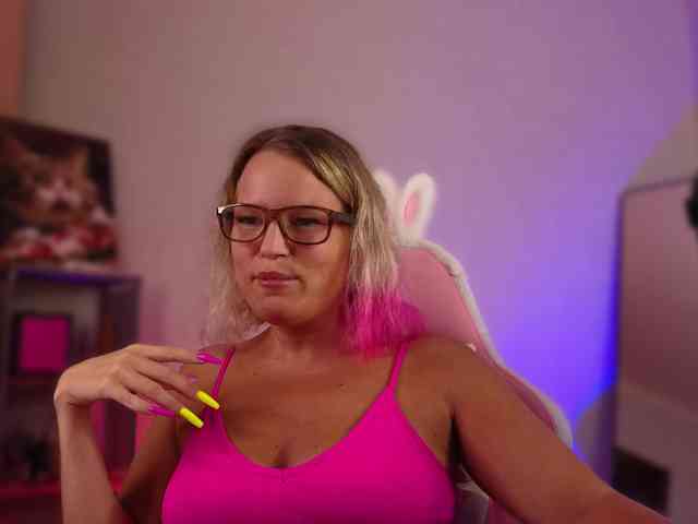 Findom_Lady_Shine webcam