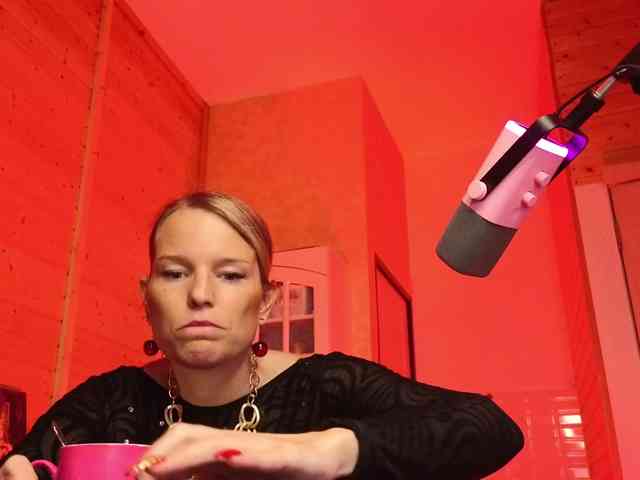 Findom_Lady_Shine webcam