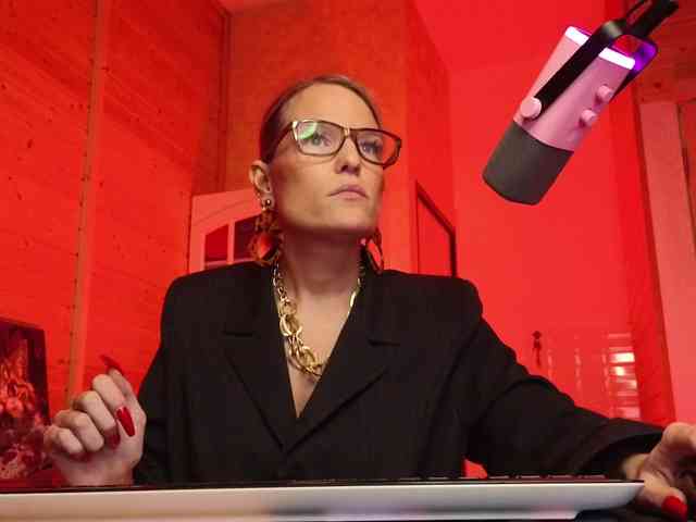 Findom_Lady_Shine webcam