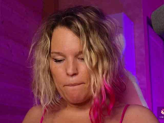 Findom_Lady_Shine webcam