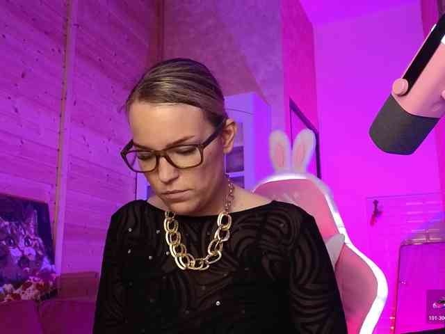Findom_Lady_Shine webcam
