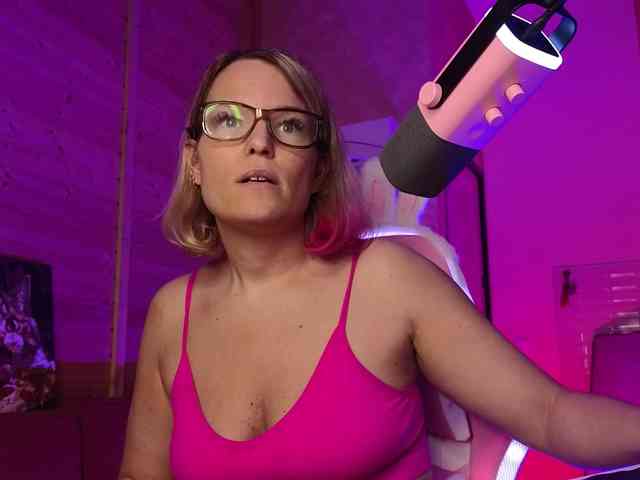 Findom_Lady_Shine webcam