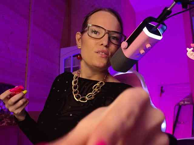 Findom_Lady_Shine webcam