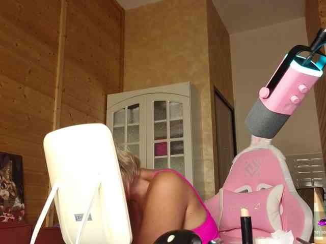 Findom_Lady_Shine webcam