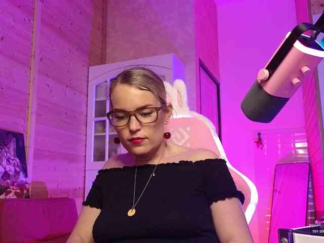 Findom_Lady_Shine webcam